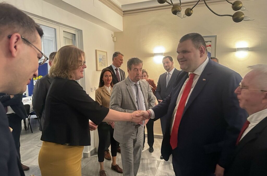Предвождана от Пеевски делегация на ДПС беше приета от посланиците на страните от ЕС