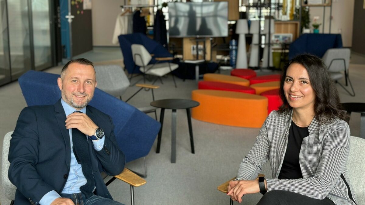 Георги Кръстев, Channel Business Manager, и Борислава Кенарова, Regional Sales Manager в "Майлстоун Системс България"