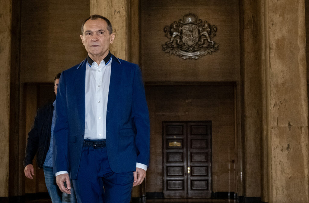 На 7 май Софийският градски съд промени мярката на Васил Божков от домашен арест в парична гаранция в размер на 130 хил. лв.