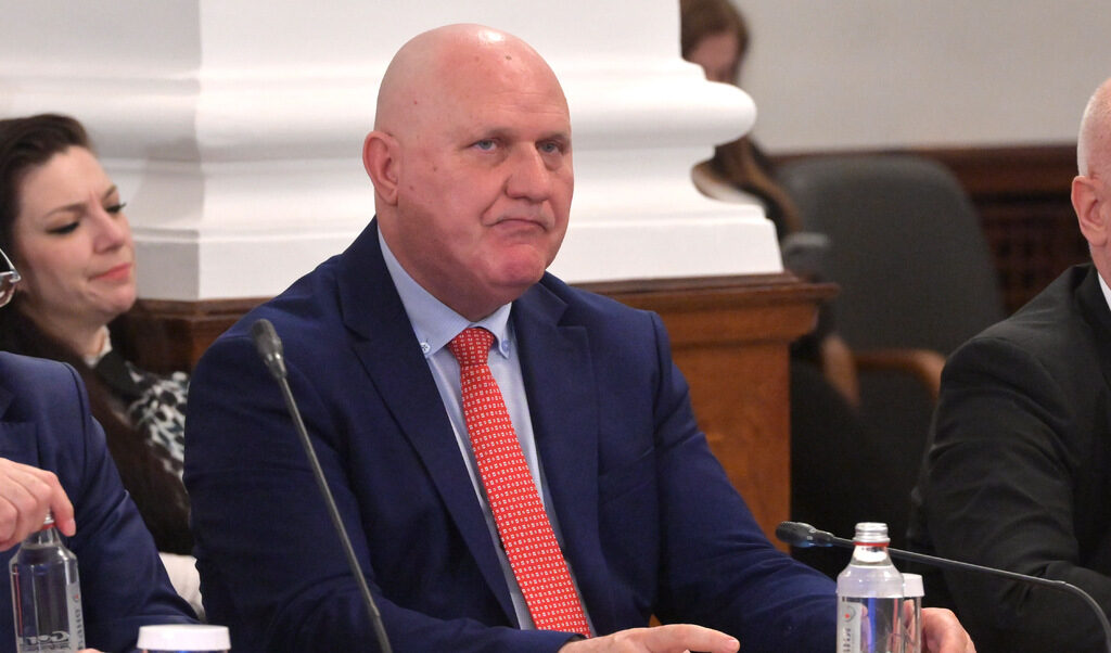 Обещаните пари за безплатно висше образование ги няма, обяви Галин Цоков