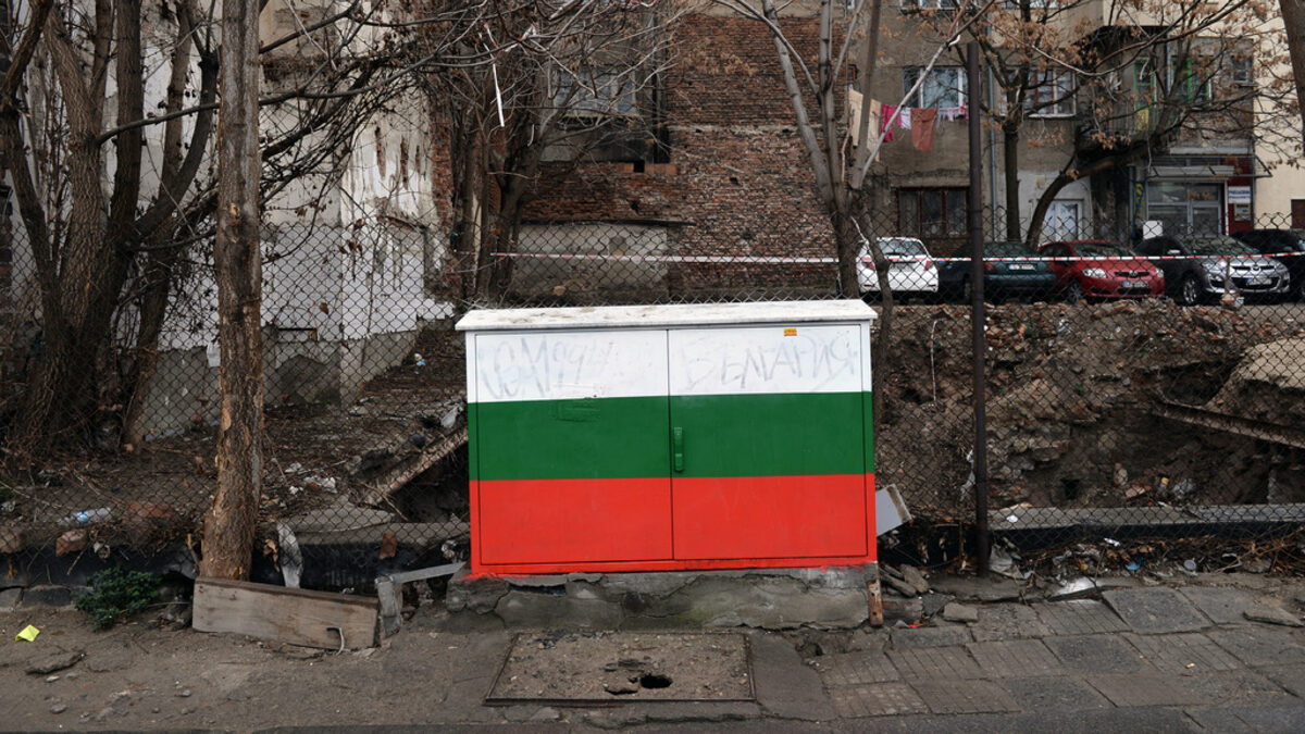 Някъде там трябва да търсим каузата, която да ни заведе до урните - в нещата, които не ни харесваха и не искаме да се връщат обратно.