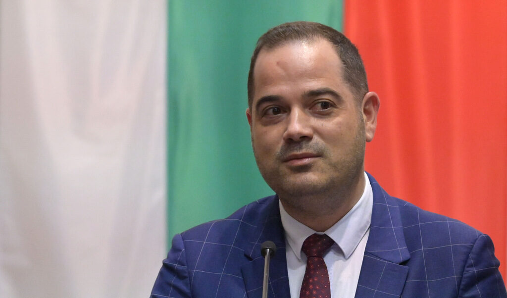Няколко хиляди души са взимали по около 2 хил. паунда от кражбата на британските социални помощи