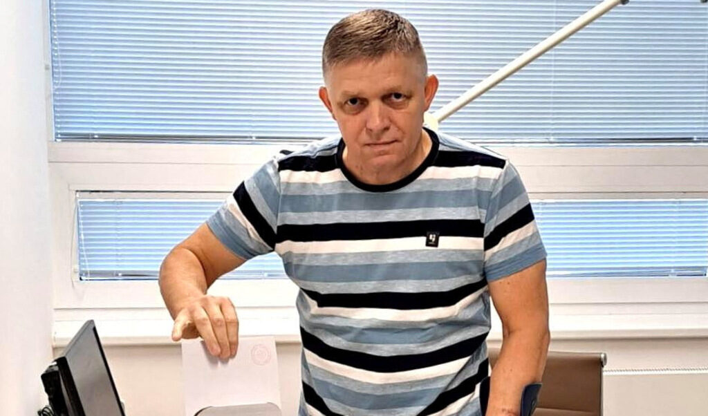 Премиерът Роберт Фицо гласува от болницата, където се възстановява от опита за покушение срещу него, извършен на 15 май