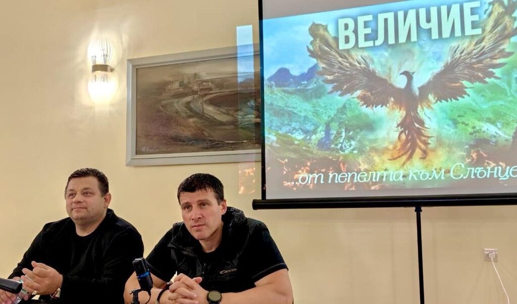 Ивелин Михайлов (вдясно) и полковник Николай Марков на събитие на партията Ивелин Михайлов (вдясно) и полковник Николай Марков на събитие на партията