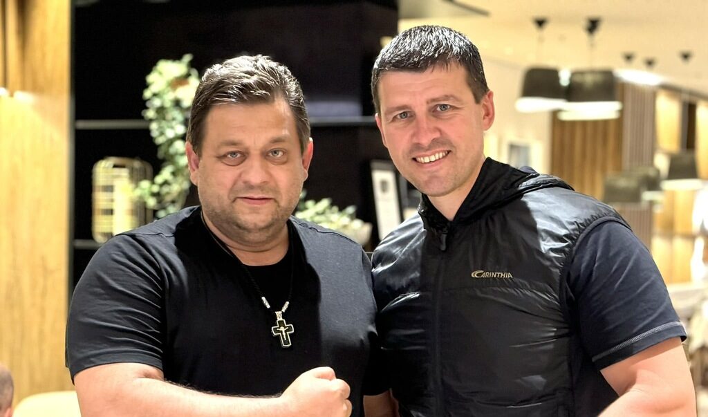 Ивелин Михайлов (в дясно) и представящия се като "полковник" Николай Марков - формален председател на партия "Велечие"