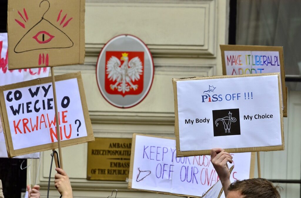 Протест в защита на правото на аборт на полските жени.