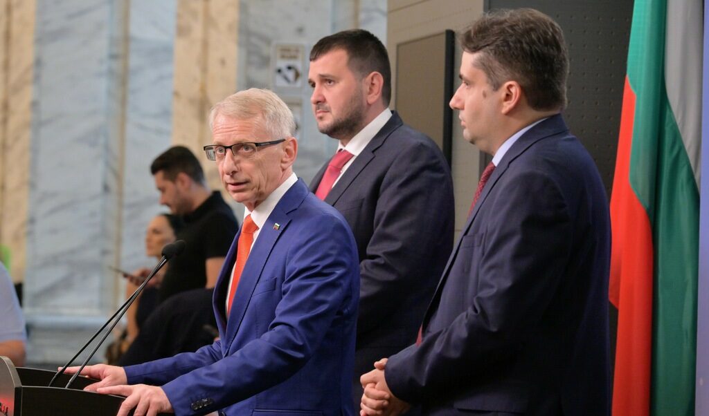 Николай Денков, Йордан Иванов и Божидар Божанов от "Продължаваме промяната - Демократична България"