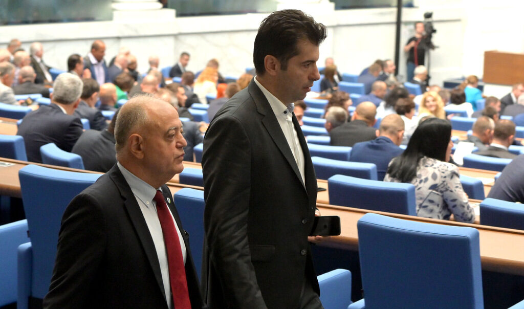 За Кирил Петков проверката срещу Гюров е "отстрел на потенциални служебни премиери" За Кирил Петков проверката срещу Гюров е "отстрел на потенциални служебни премиери"