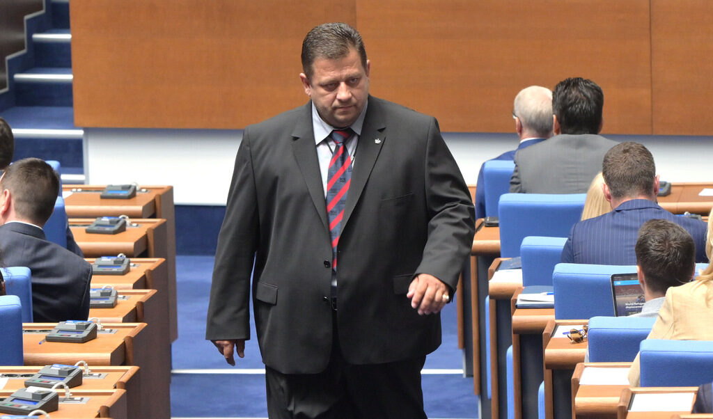 Заседание на 50-ото Народно събрание, парламент. избор на председател. клетва на Николай Марков Заседание на 50-ото Народно събрание, парламент. избор на председател. клетва на Николай Марков