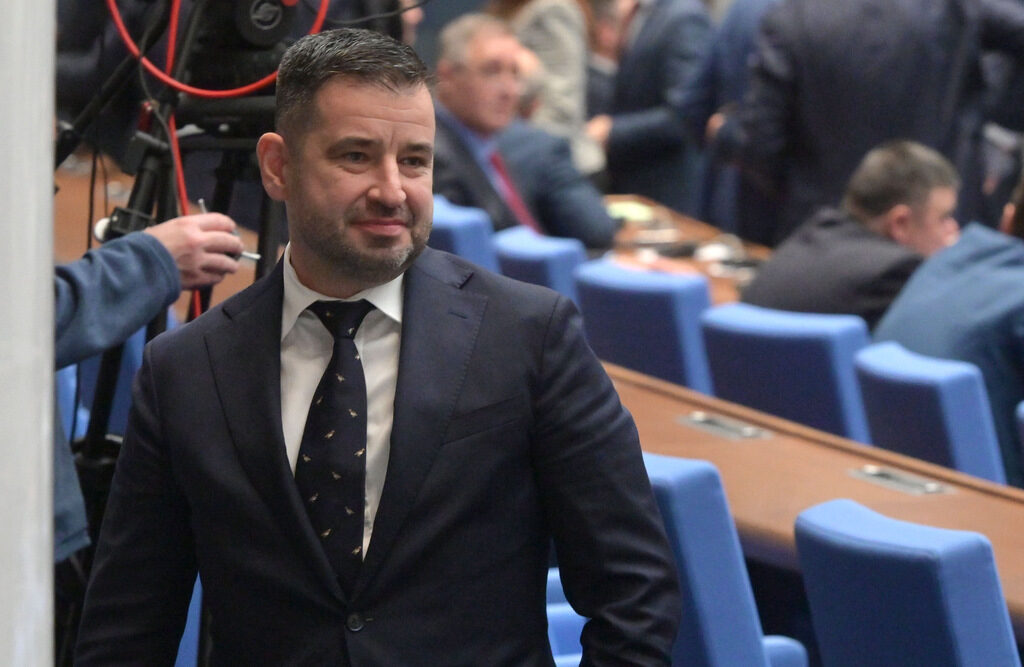 Заседание на 49 Народно събрание, парламент, гласуване на подуправител на здравната каса, проф. Момчил Мавров