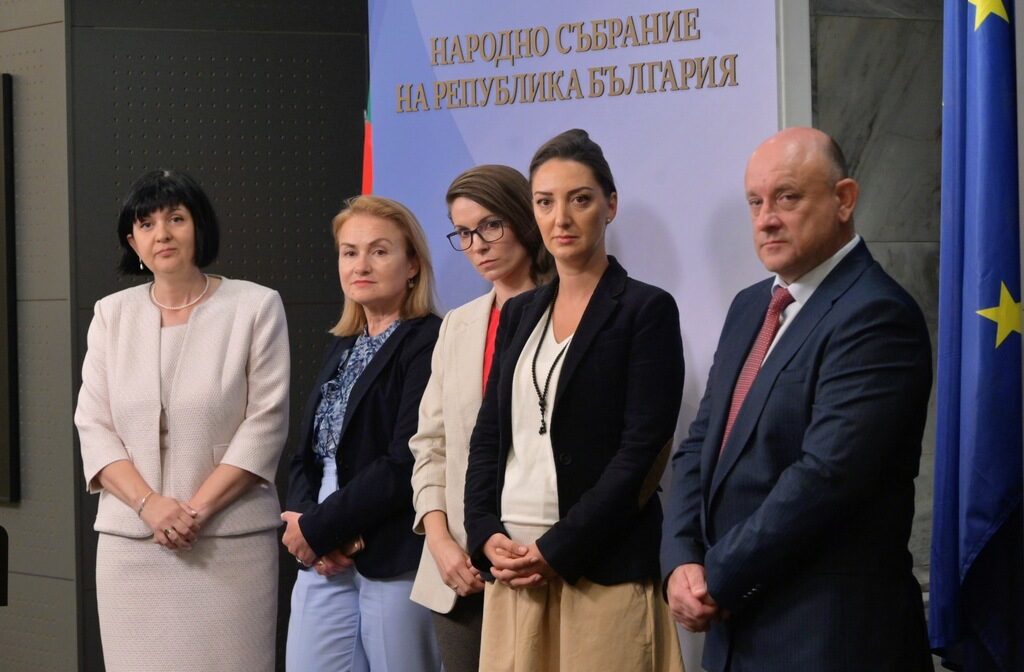 Депутати напуснаха "Величие" заради загубеното доверие към ръководството на групата