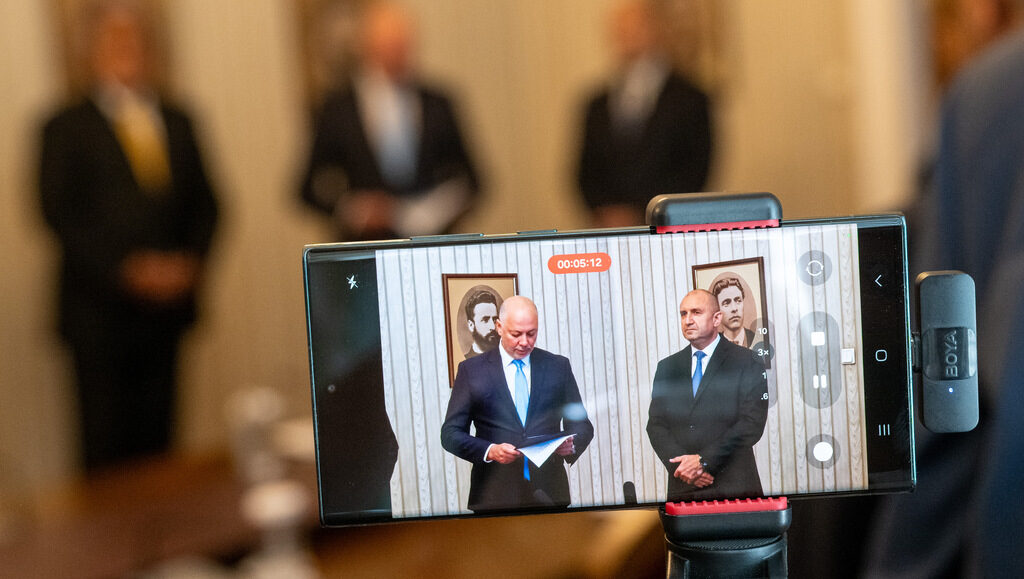 ГЕРБ може да се свие още повече, страната може да стане неуправляема, а във вакуума да навлязат непредвидими играчи.