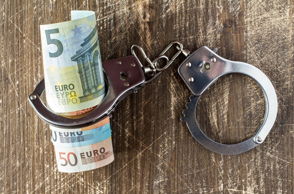Двама лекари са разследвани за източване на здравната каса