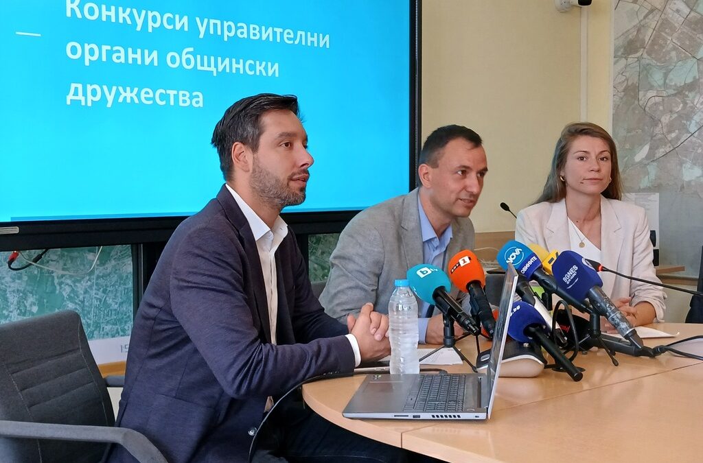 Борис Бонев, Бойко Димитров и Емилия Ангелова от "Продължаваме промяната-Демократична България-Спаси София".