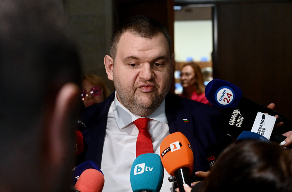ДПС ще изпрати покани до останалите формации за преговори за втория мандат ДПС ще изпрати покани до останалите формации за преговори за втория мандат