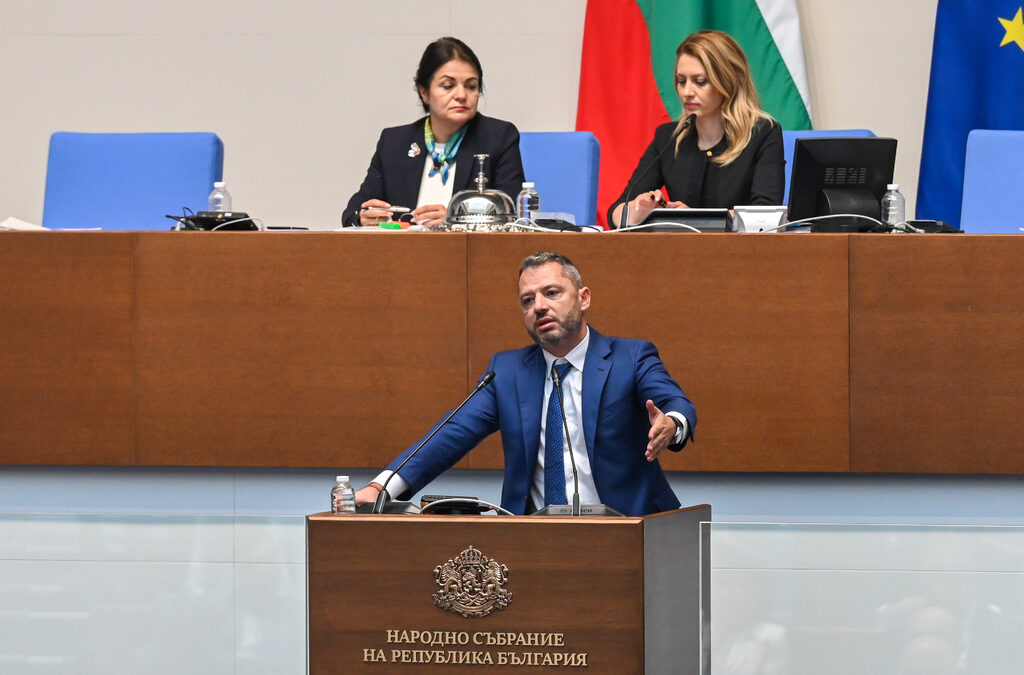 Делян Добрев обяви, че коалицията прави измама