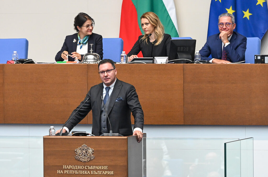 Парламент - заседание - дебати и гласуване на проектокабинета "Желязков" - Даниел Митов ГЕРБ