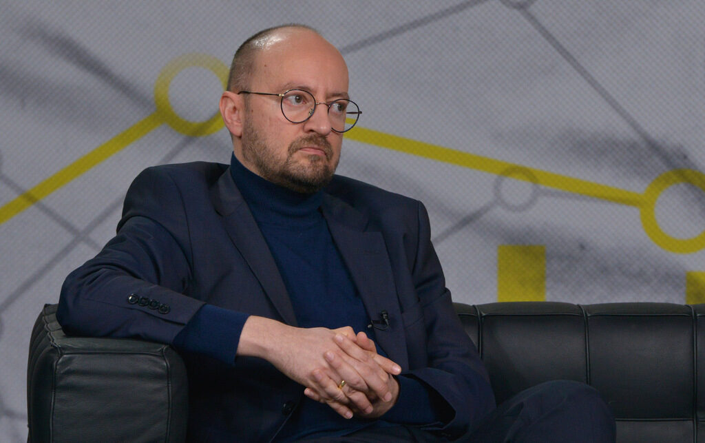Конфликтът в ДПС не е условие за освобождаване на похитена гражданска енергия, а функция от лошото състояние на гражданското общество, казва зам.-ректорът на НБУ Георги Гочев. Конфликтът в ДПС не е условие за освобождаване на похитена гражданска енергия, а функция от лошото състояние на гражданското общество, казва зам.-ректорът на НБУ Георги Гочев.