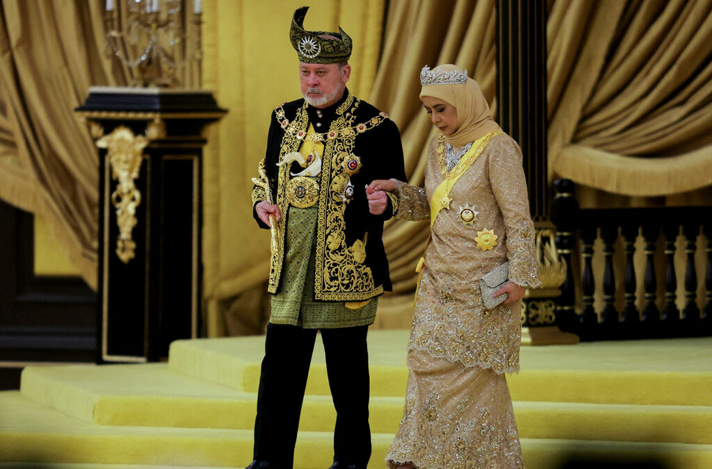 Султан Ибрахим бе коронясан на пищна церемония в Малайзия