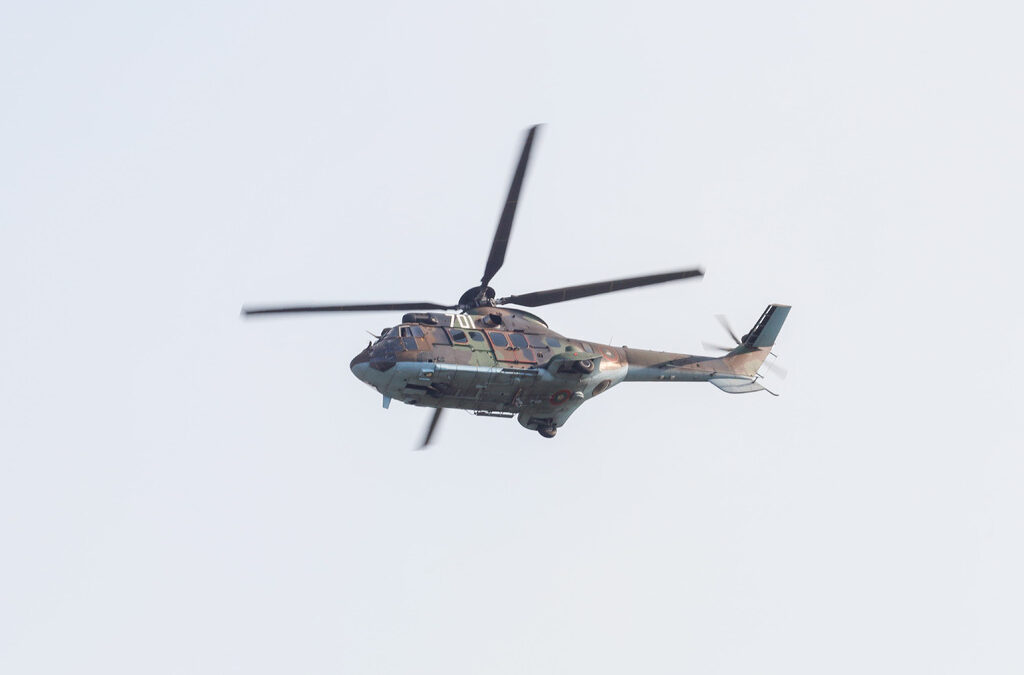 Хеликоптери вече гасят пожара в склада край Елин Пелин