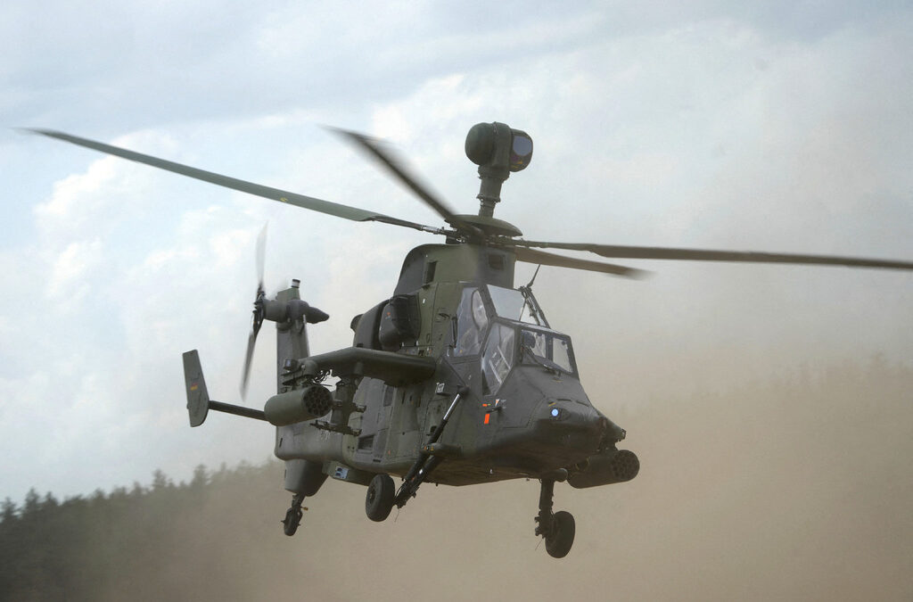 Германският военен хеликоптер Eurocopter Tiger по време на военно учение "Квадрига" 2024 в Пабраде, Литва.