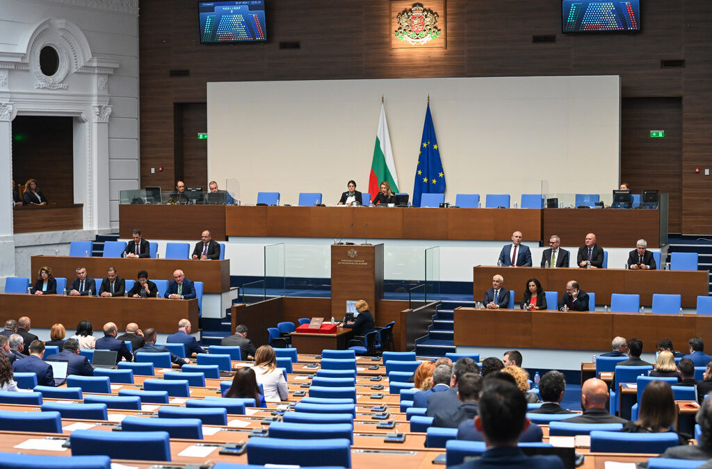 Парламент - заседание - дебати и гласуване на проектокабинета "Желязков" - пленарна зала - парламентарна - депутати