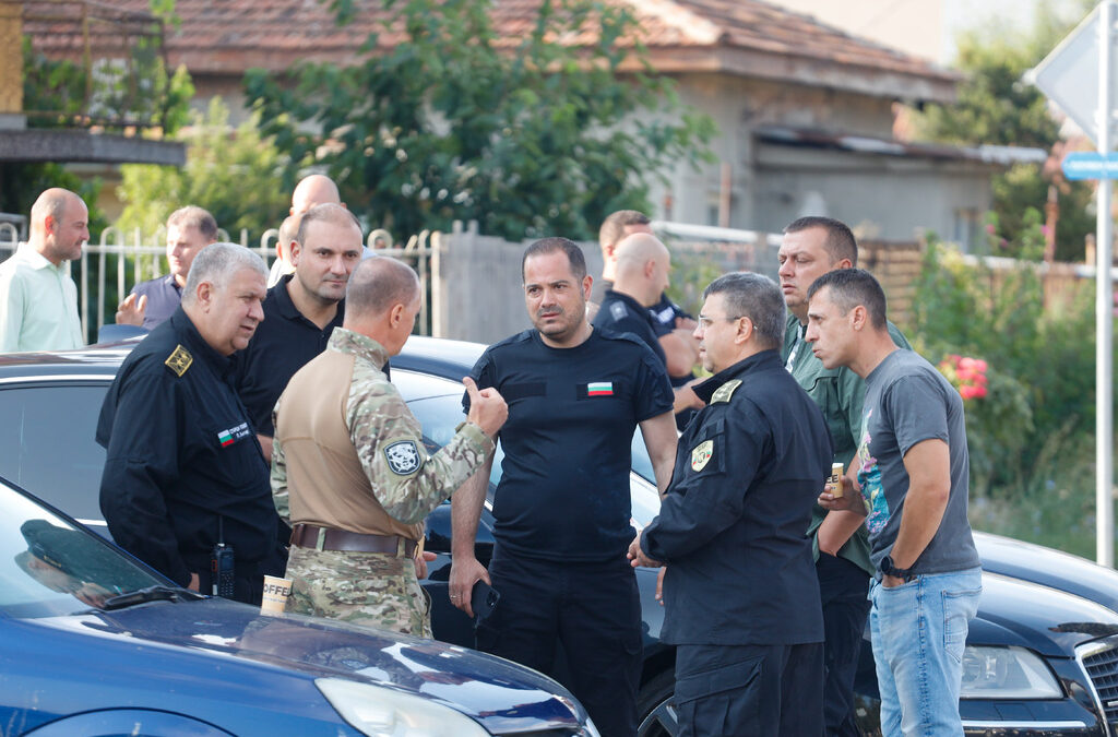 Прокуратурата съобщи за открити две обгорели тела в складовете в Елин Пелин