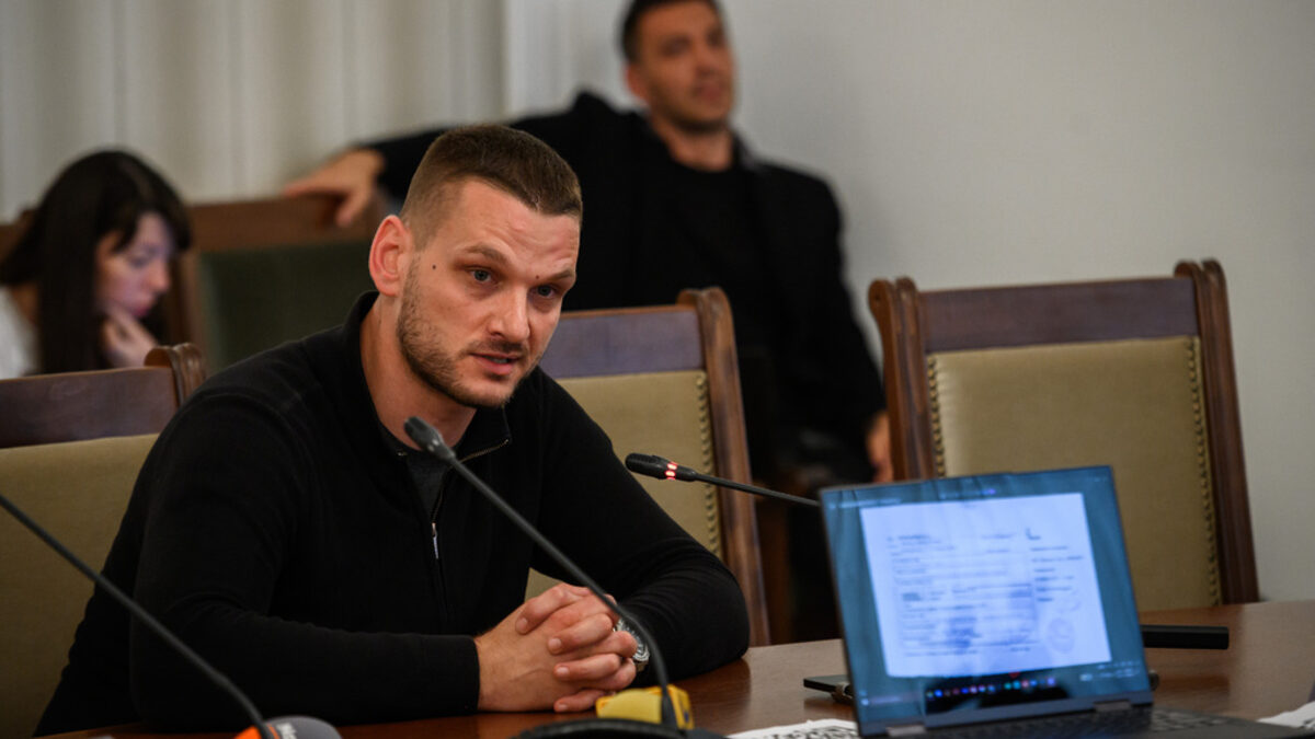 Ютубърът Симон Милков се оказа издирван, обвинен е за хулигански действия