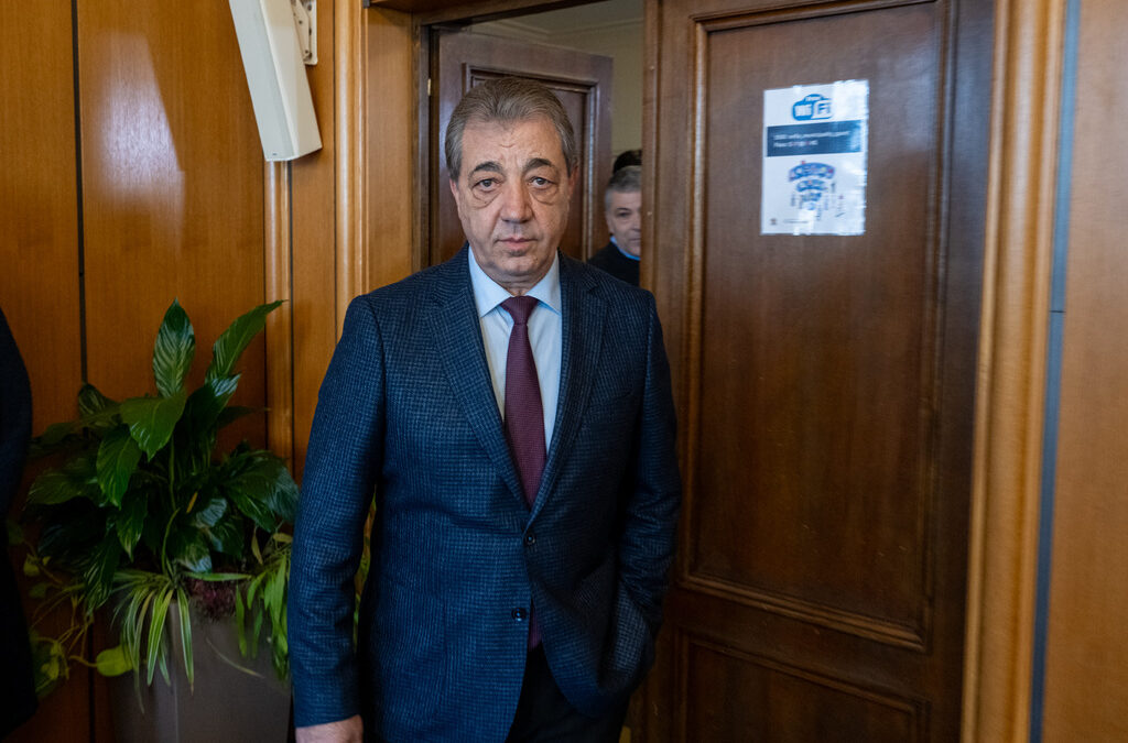 осем продължения на първото заседание на общинският съвет за избор на председател Вили Лилков