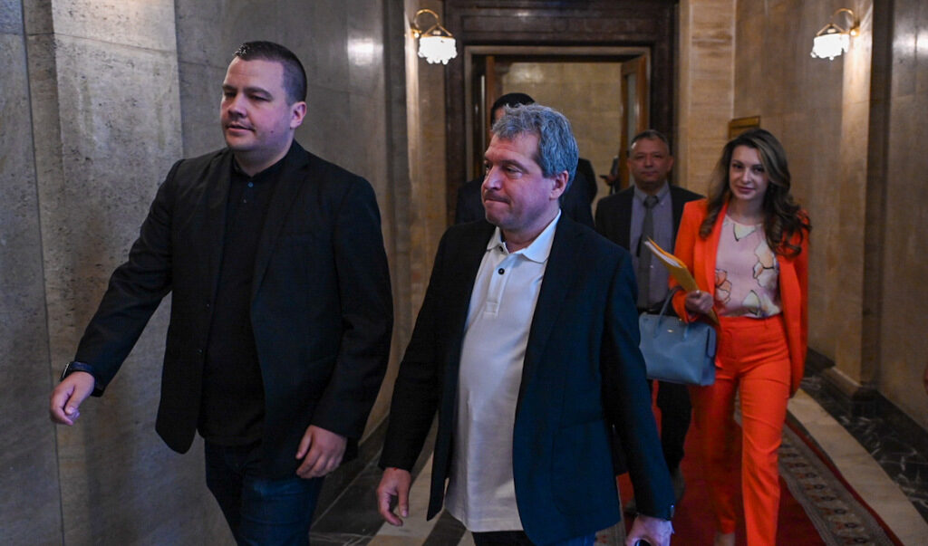 До момента "Има такъв народ" има 66 гласа за правителство, предстоят ключови срещи