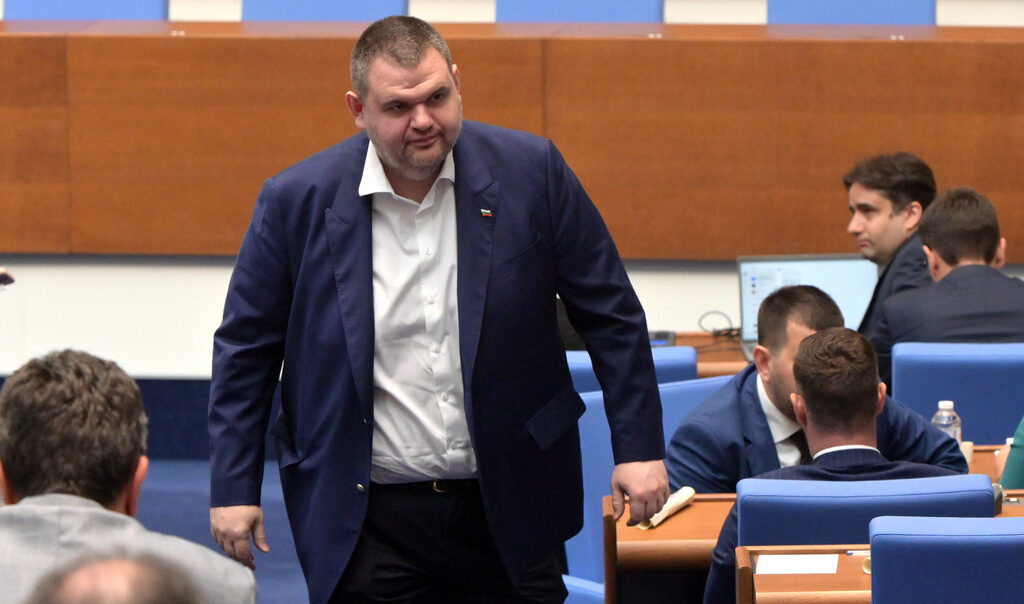 Пеевски нарочи човек на Радев за оказван натиск върху номинираната за премиер Грънчарова - Кожарева