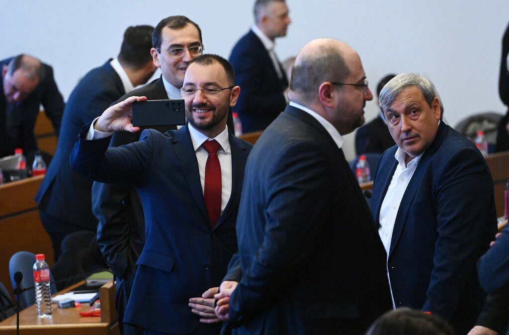 Групата на ГЕРБ в общинския съвет подкрепи новите директорски бордове, предложени от Карлос Контрера и отцепници от "Възраждане".