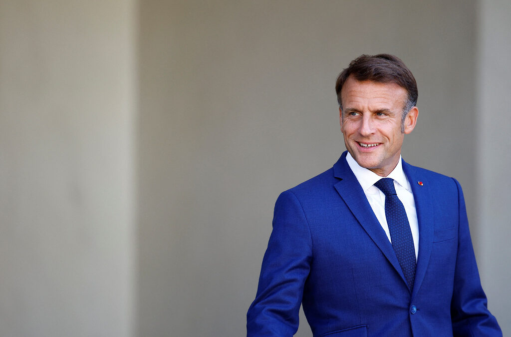 Франция все още е без премиер, консултациите продължават