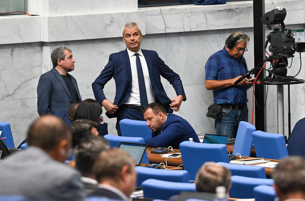 Поредният опит на "Възраждане" за референдум за запазване на българския лев се провали