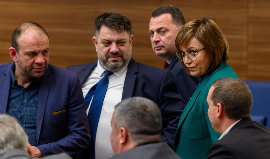 Върховният касационен съд не реши дали да заличи Нинова като председател на БСП