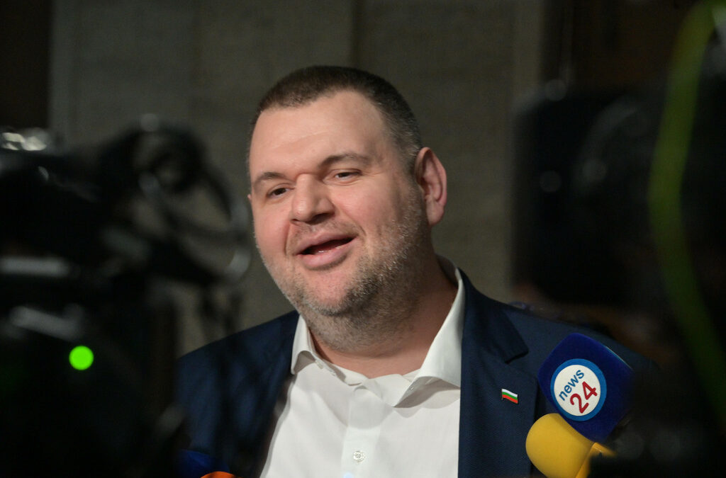 След като съдът пусна ДПС на Пеевски на вота, изборната комисия спря ДПС на Доган