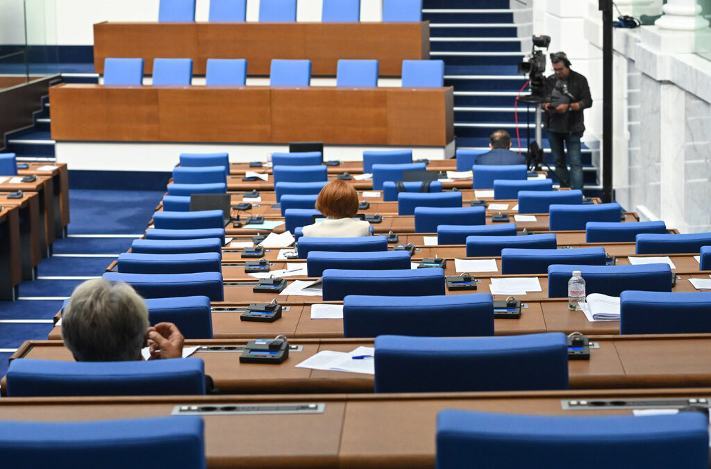 Парламент - парламентарно заседание - празна зала - рехава зала