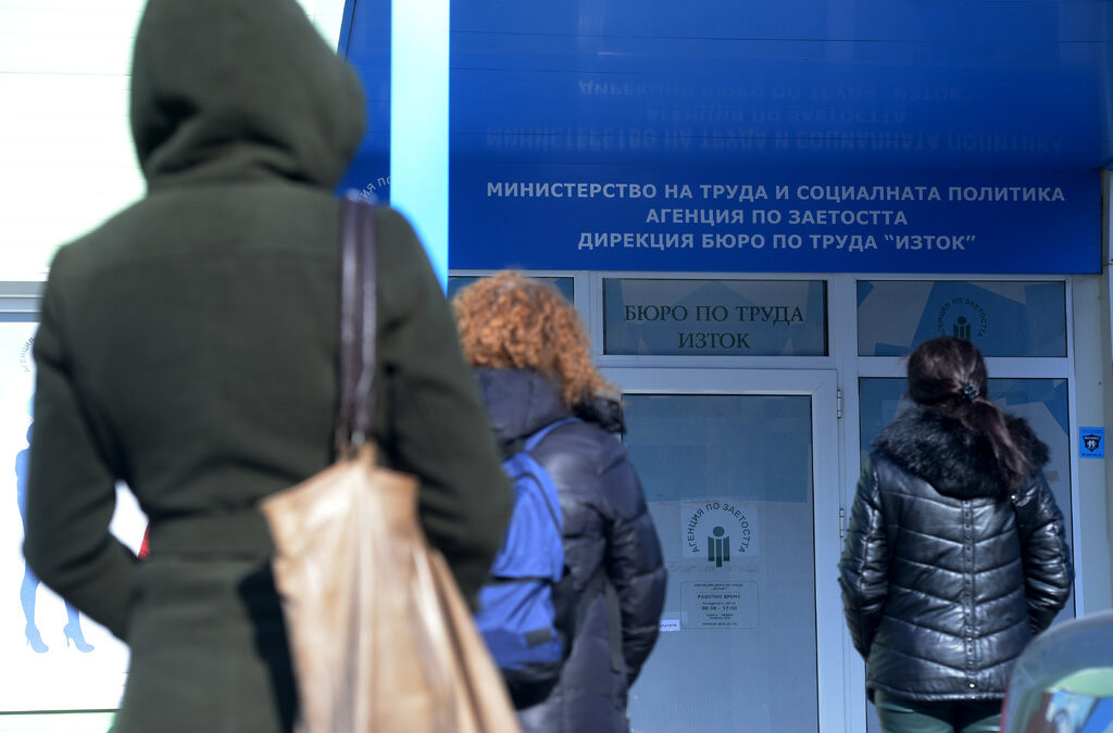 Ще бъдат закрити 1000 работни места.