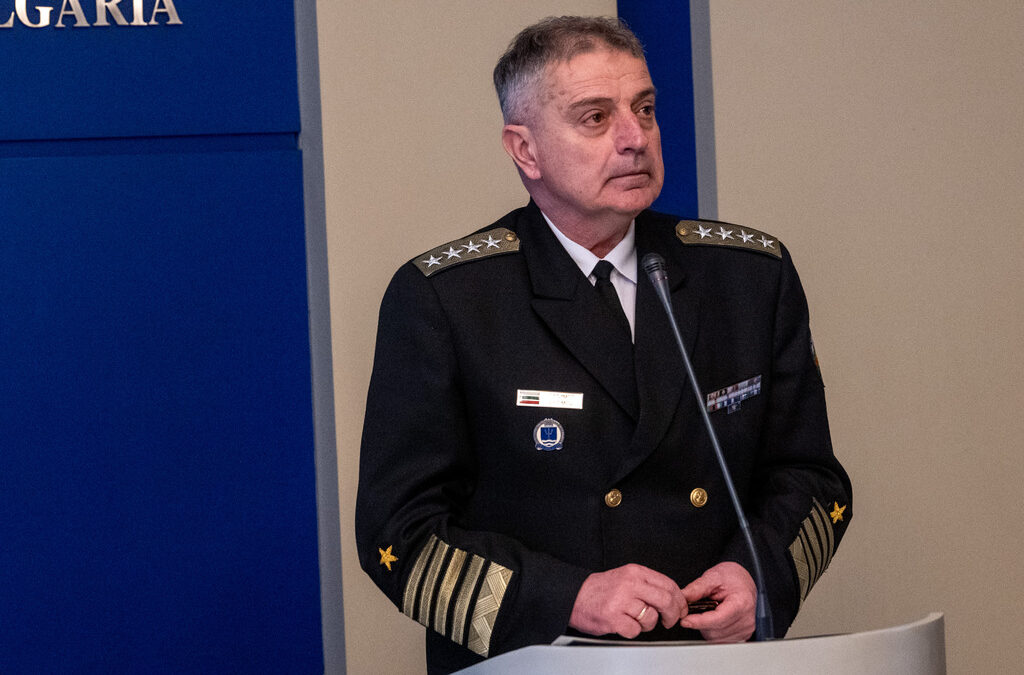 Върховният командващ на Съюзното командване по трансформацията на НАТО генерал Филип Лавин, на посещение в България Адмирал Емил ЕфтимовНачалник на отбраната Върховният командващ на Съюзното командване по трансформацията на НАТО генерал Филип Лавин, на посещение в България Адмирал Емил ЕфтимовНачалник на отбраната