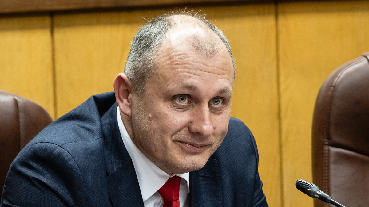 брифинг за новата система за електронно уведомление при нарушения на Закона за движение по пътищата, заместник-министърът на електронното управление Валентин Мундров