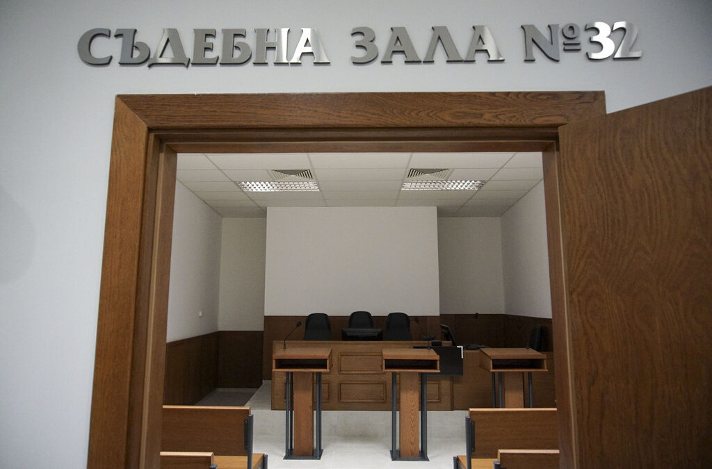 Съдът остави в ареста кмета на Минерални бани докато излезе експертиза
