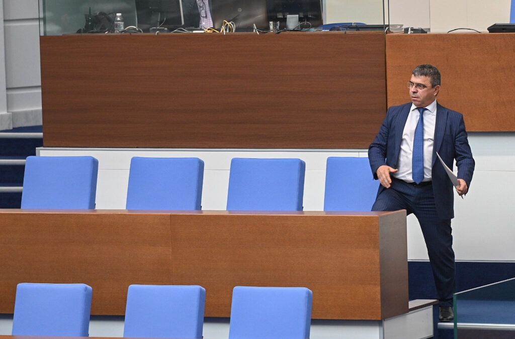 Вътрешният министър: Ние ловим купувачите на гласове, вие идентифицирайте за коя партия работят Вътрешният министър: Ние ловим купувачите на гласове, вие идентифицирайте за коя партия работят