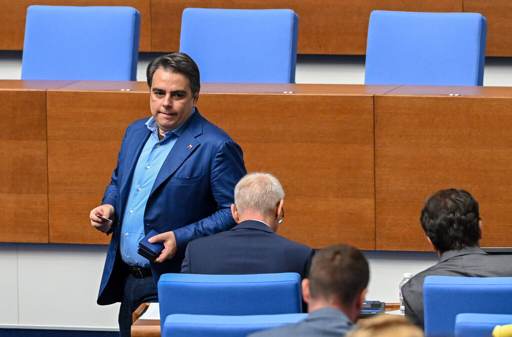 Асен Василев: Регионалното министерство бави 1.7 млрд. лв. за общините