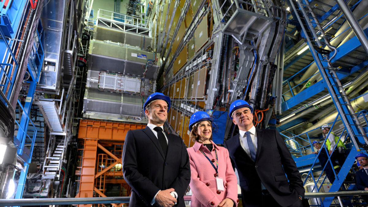CERN спира работа с руски учени