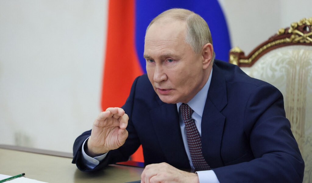 Путин одобри агитацията да влезе в детските градини Путин одобри агитацията да влезе в детските градини