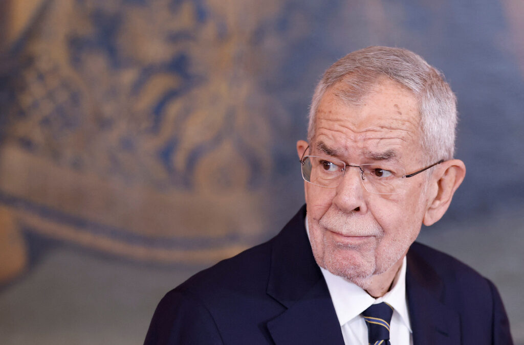 Австрийският президент призова трите партии с най-много гласове да се разберат за коалиция