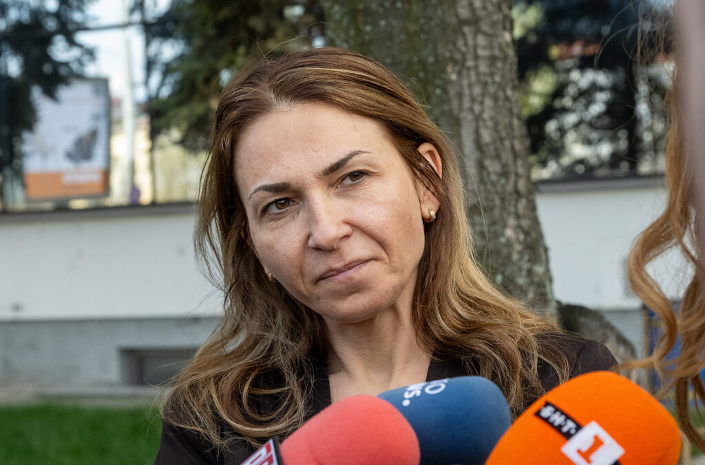 В началото на април Петя Банкова беше задържана от Антикорупционната комисия, по сигнал на ДАНС, и обвинена в участие в организирана преестъпна група