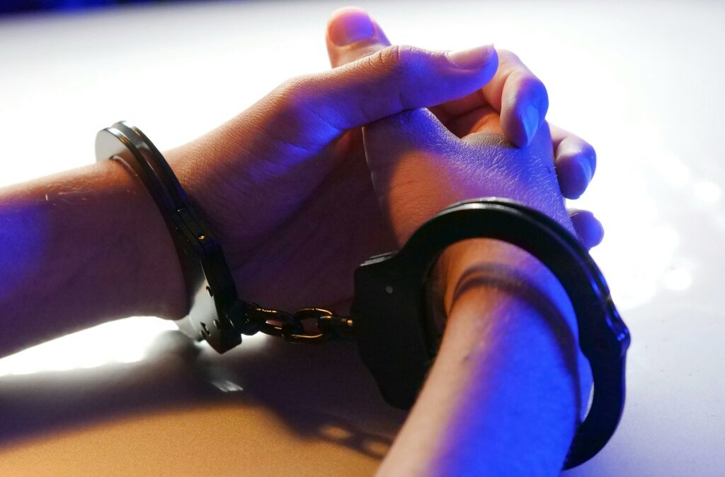 Трима души са задържани за измами с отпускане на кредити онлайн Трима души са задържани за измами с отпускане на кредити онлайн