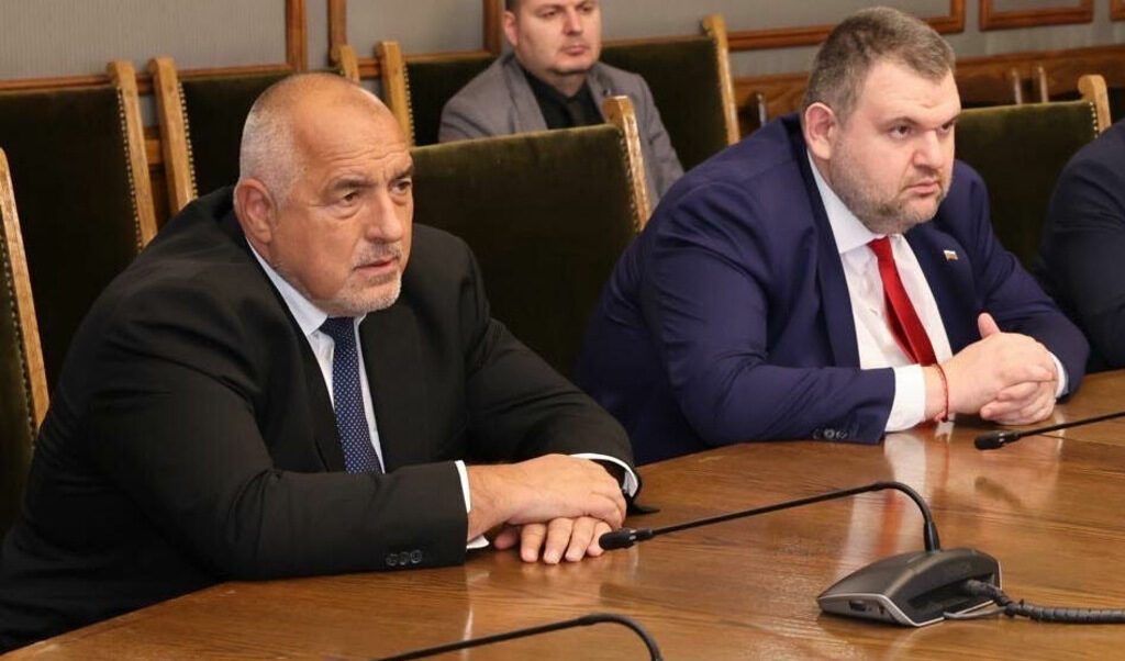 Докато олигархът Пеевски беше в сянка, доминацията на лидера на ГЕРБ Борисов беше безспорна.
