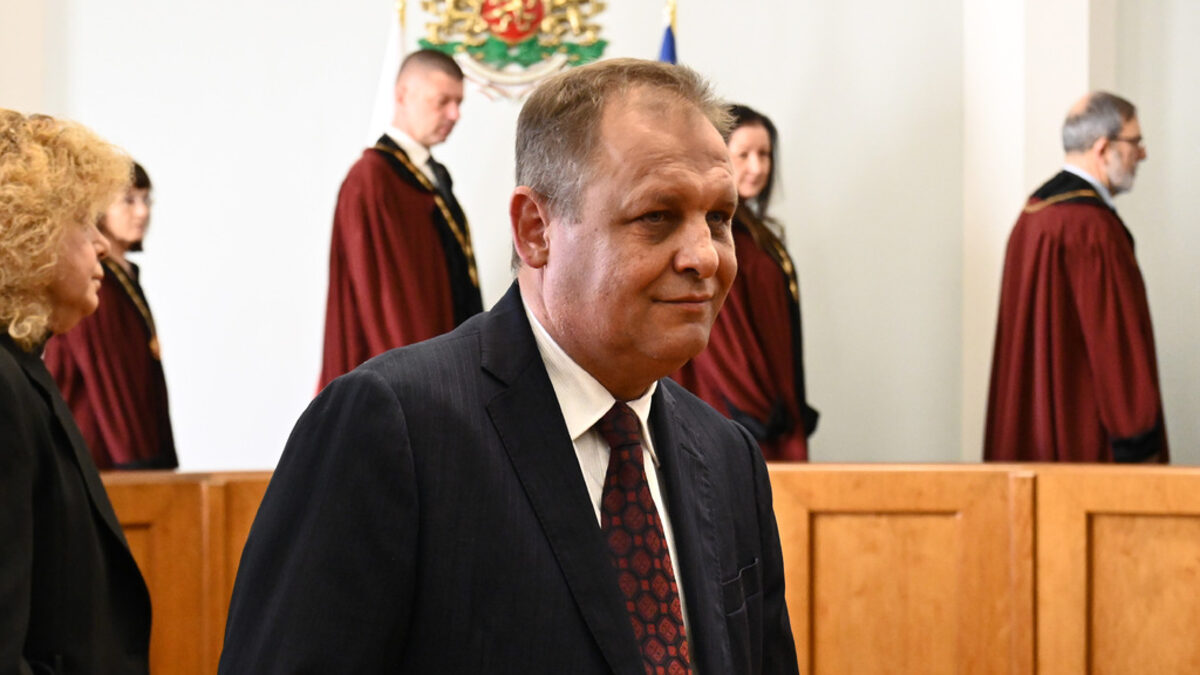 Десислава Атанасова и Борислав Белазелков положиха клетва като членове на Конституционния съд от квотата на парламента. Конституционен съд, конституционни съдии. Георги Чолаков, ВАС Десислава Атанасова и Борислав Белазелков положиха клетва като членове на Конституционния съд от квотата на парламента. Конституционен съд, конституционни съдии. Георги Чолаков, ВАС